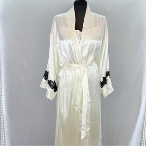 Natori Private Luxuries NWT women’s matching set nightgown Robe kimono sleeve M